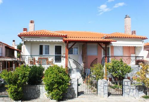 Two Storey Vacation House Near The Sea