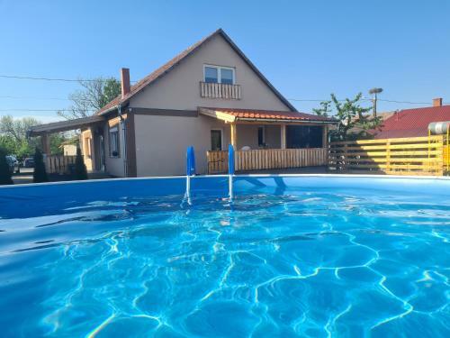 Hostal H�cza House Poroszl�
