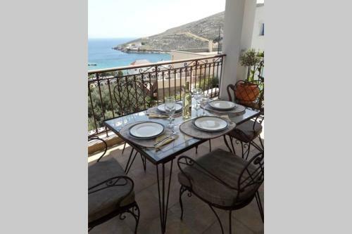 Nikis Seaside House