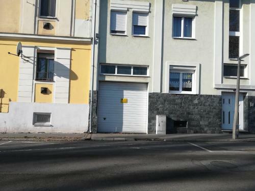 Viola Family Apartman Free Parking
