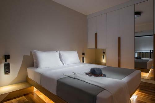 King's Blue , Port View Apartment