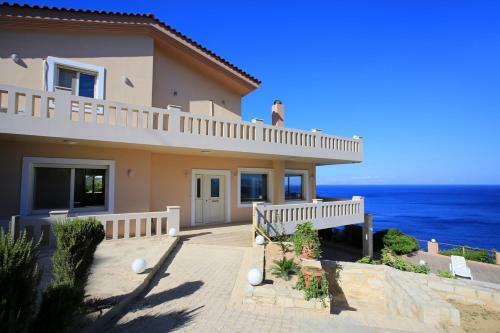 Villa Diktynna - Embrace The Endless Blue