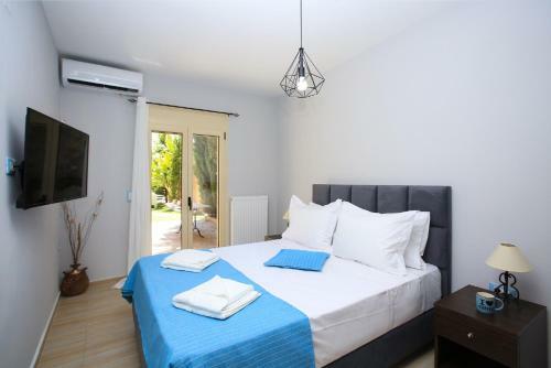 Superb Villa Yiorgos - Heated Pool W Jacuzzi - Seaview