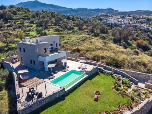 Stunning 4-bedroom Villa With Private Pool.