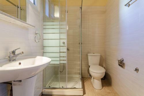 Stylish Seaside Home - Fully Equipped, Big Terrace