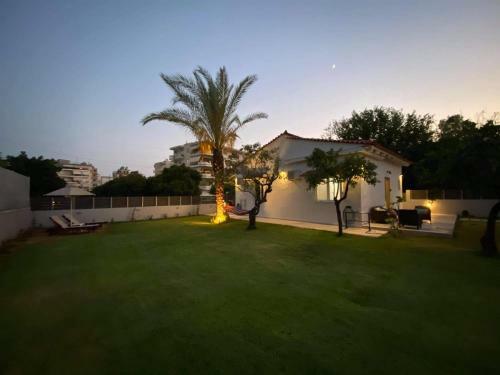 Villa Eden's Garden Next To The Sea!
