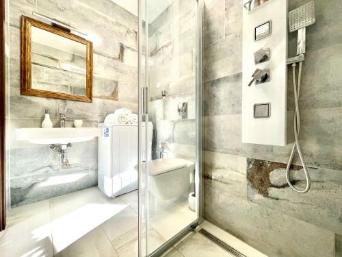 Lakeside Prestige Luxury Apartment