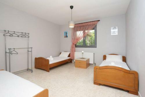 A Modern Apartment W/ Free Parking & Wifi