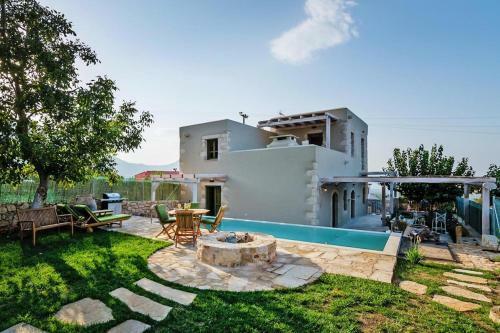 Holiday Home, Kastellos