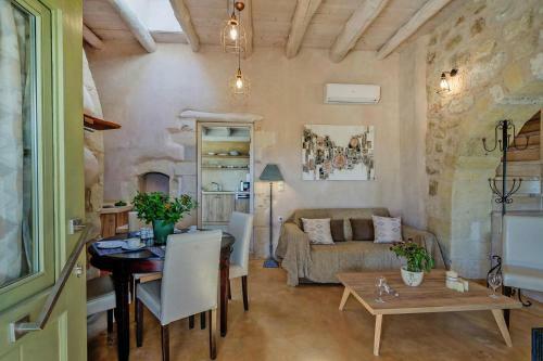 Holiday Home, Kastellos