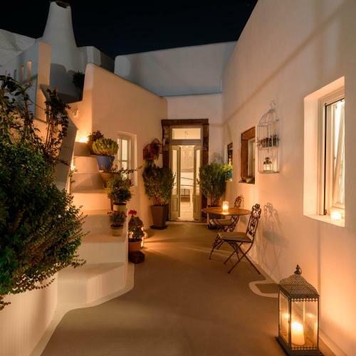 Betty's Home Santorini