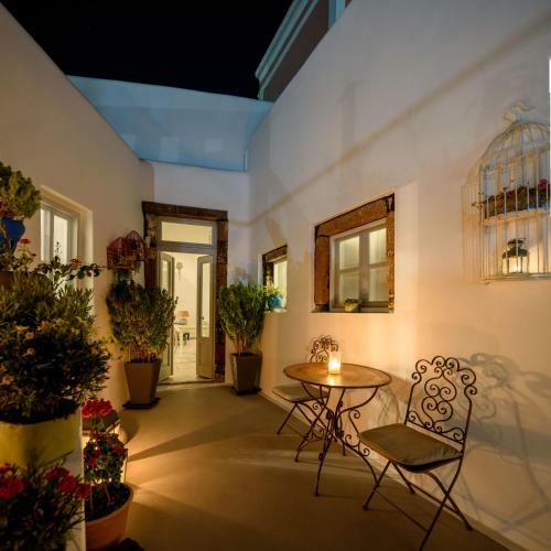 Betty's Home Santorini