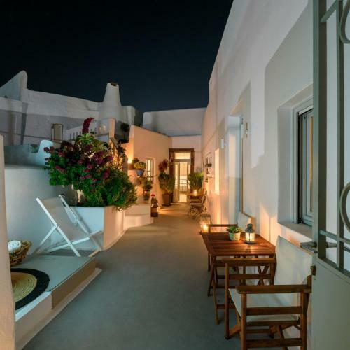 Betty's Home Santorini