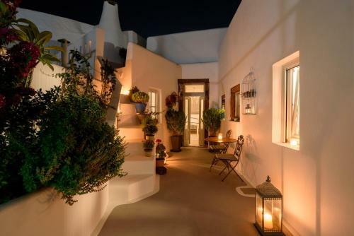 Betty's Home Santorini