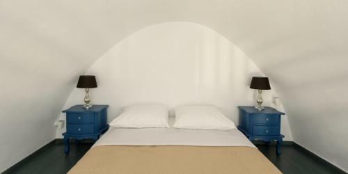 Betty's Home Santorini