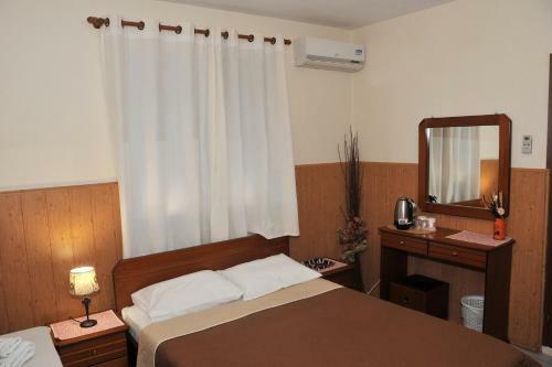 Hostal Guesthouse Bloutsos Rooms