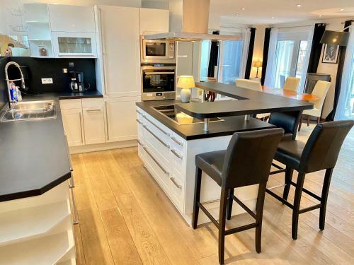 Apartamento Stilvolle Stadtwohnung Mit Balkon, Kamin, Klima