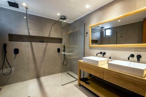 Cato Agro 5, Seafront Villa With Private Pool