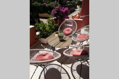 Lefko?s House- Contemporary, Fully Renovated House
