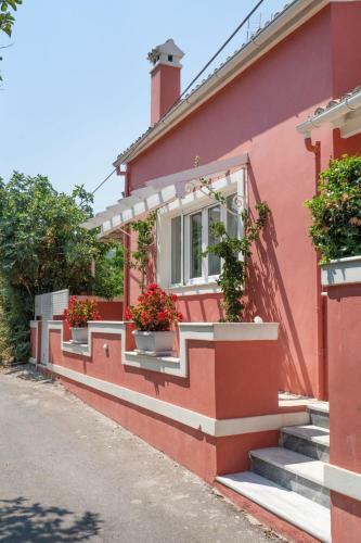 Lefko?s House- Contemporary, Fully Renovated House