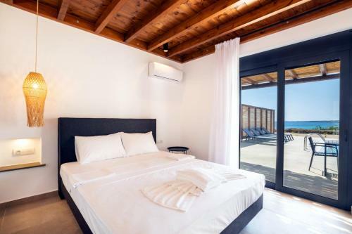 Cato Agro 4, Seafront Villa With Private Pool