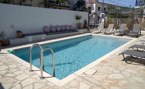 Nicola's Apartments