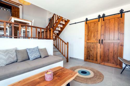 Cato Agro 1, Seafront Villa With Private Pool