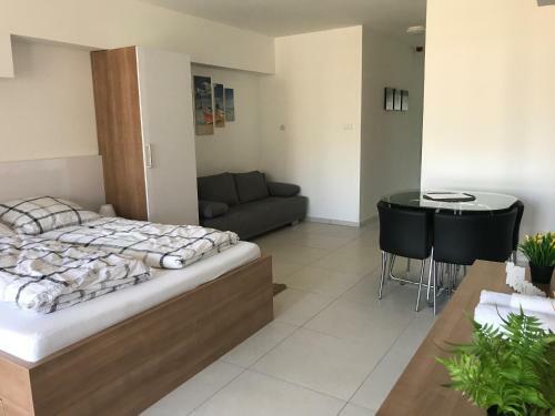 Tisza Gy�ngye Apartmanh�z