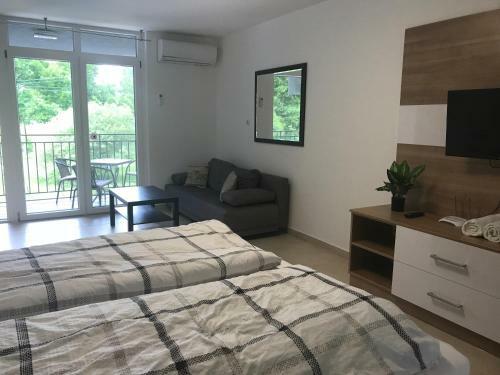 Tisza Gy�ngye Apartmanh�z