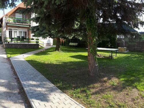 Sz�plaki Ny�r Vend�gh�z