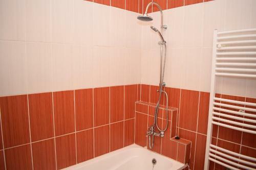 Lilian Apartmanh�z