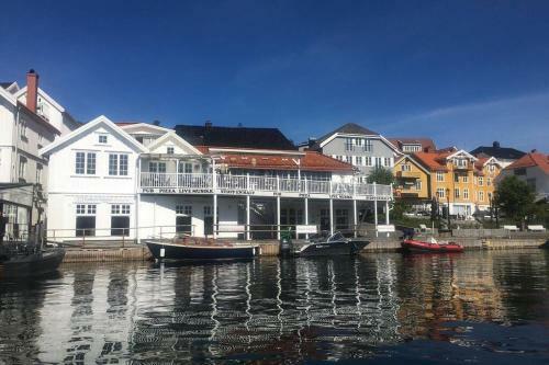 Newly Renovated Rustic Seaside Cabin B�r�y 3 Boat