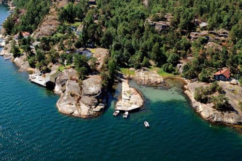 Villa B�r�y, West Facing Cottage 2, Terrace, 7 Beds, Boat