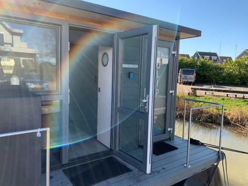Waterfront Houseboat In Monnickendam Near The Centre