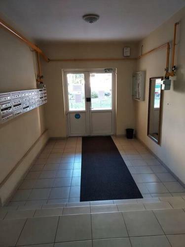 Apartamento Spacious Quiet Flat, Free Parking Included