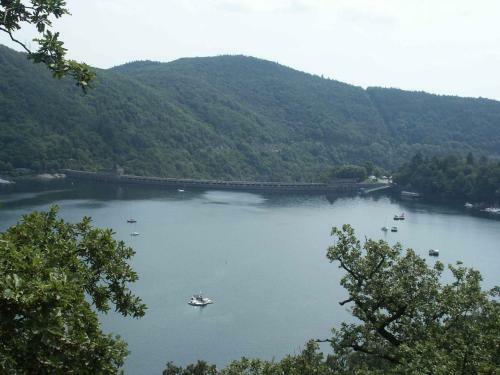 Apartamento Ferienwohnungen "am Berge"