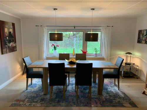 Modernes Haus Auf Gro�em Grundst�ck Im Gr�nen