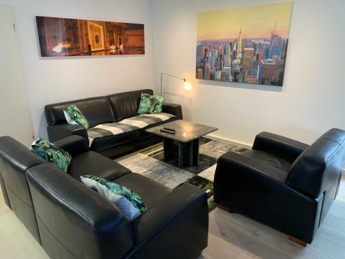Modernes Haus Auf Gro�em Grundst�ck Im Gr�nen