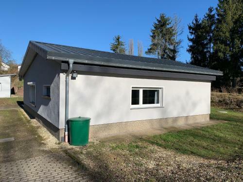 Modernes Haus Auf Gro�em Grundst�ck Im Gr�nen