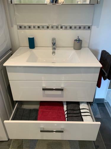 Modernes Haus Auf Gro�em Grundst�ck Im Gr�nen