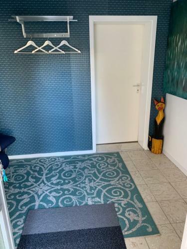 Modernes Haus Auf Gro�em Grundst�ck Im Gr�nen