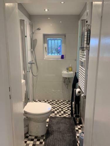 Modernes Haus Auf Gro�em Grundst�ck Im Gr�nen