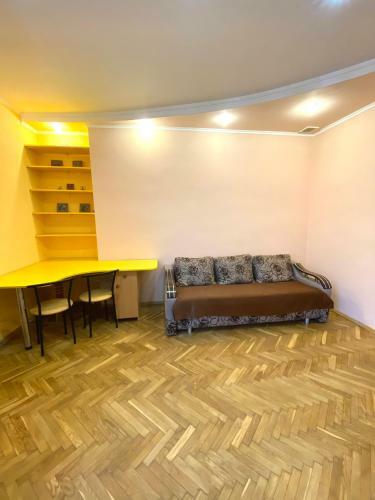 Apartment On Zaliznychna Street
