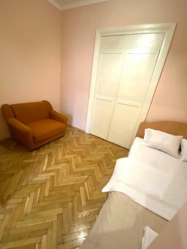 Apartment On Zaliznychna Street
