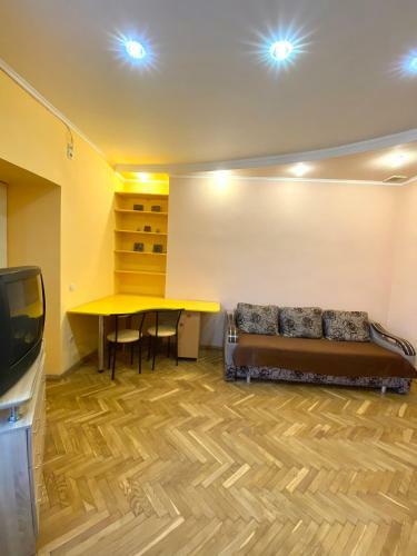 Apartment On Zaliznychna Street