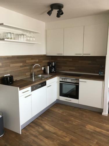 Apartment 6, Og 3