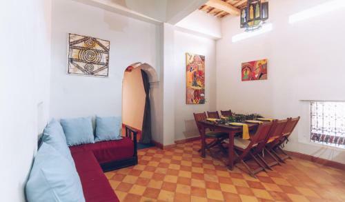 Hostal Monkey Fingers By Fatima Mellal