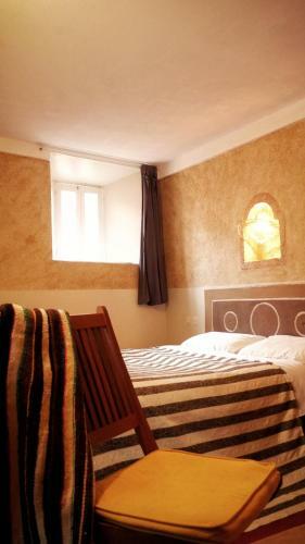 Hostal Monkey Fingers By Fatima Mellal