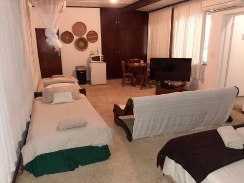 Hostal Elephant Walk Guesthouse And Back Packers
