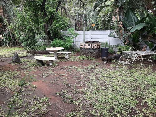 Hostal Elephant Walk Guesthouse And Back Packers